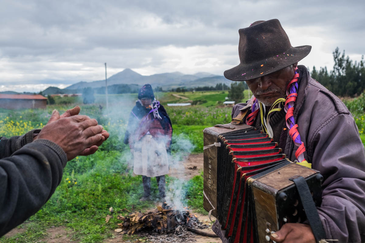 ‘Martes de la Ch’alla’ in Virvini with Oligario and Gregoria Cossío (13-2-2018). One of the main feasts in the agricultural calendar is the ‘Martes de la Ch’alla’ or Tuesday of Carnaval. This day far