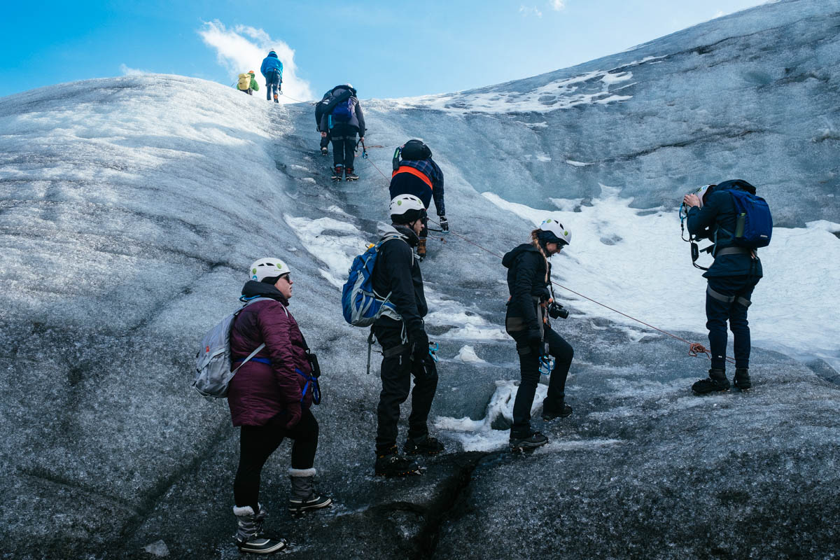 The country must supply the mass of tourists with a large proportion of imported products and meet their direct and indirect water needs, without forgetting the environmental damage linked to detergen