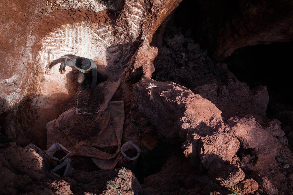 03_MOROCCO_SALT_MINING_SEBASTIAN_CASTELIER_PIC_10 - Dug over the last decades by miners like Said Hevgouz, the mines remain untouched by modernization, and no commercial company has invested here.
