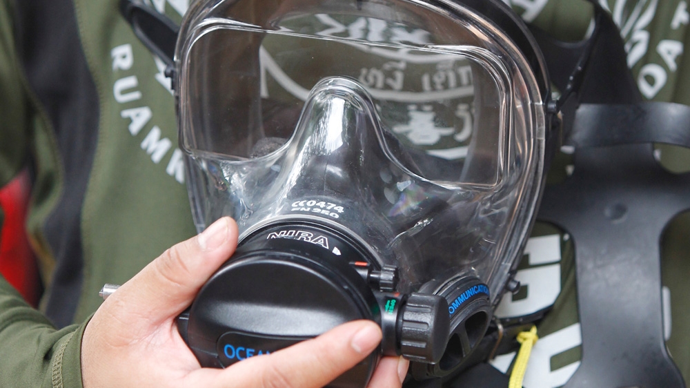 The football team has been practising wearing diving masks [Pongmanat Tasiri/EPA-EFE]