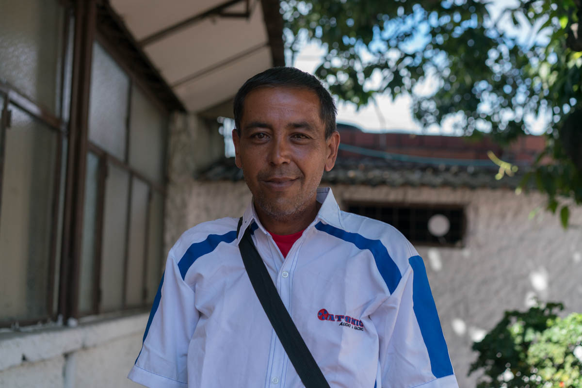 Carlos* was a science professor and a lawyer for over 15 years, he lost both jobs with the economic crisis in Venezuela. “I’ve lost 22 kilos in the past year, imagine my children. I’m living on the st