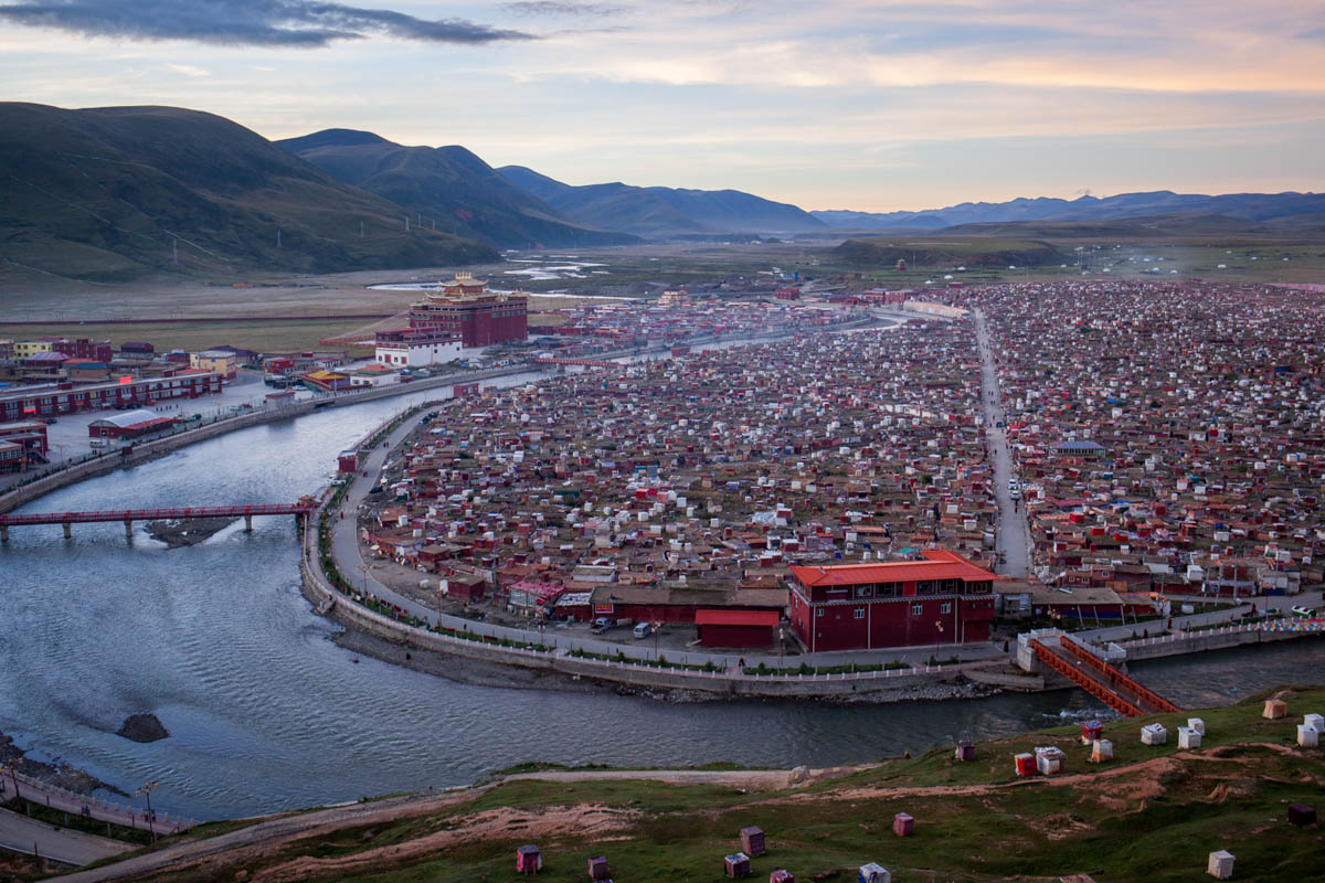 Yarchen Gar: The mountain monastery