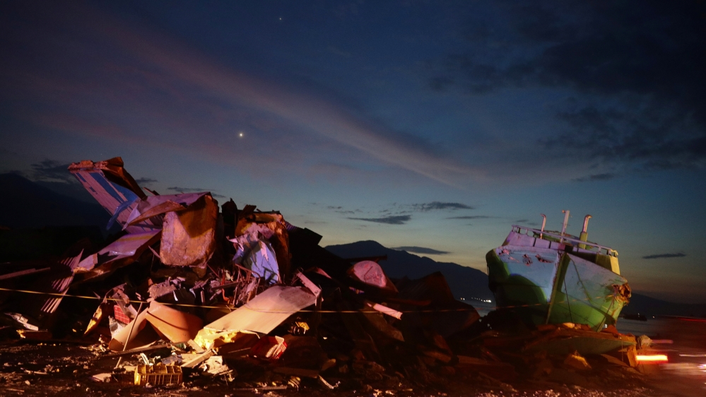 Survivors in Donggala district are desperate for food and water, say aid workers [Athit Perawongmetha/ Reuters]