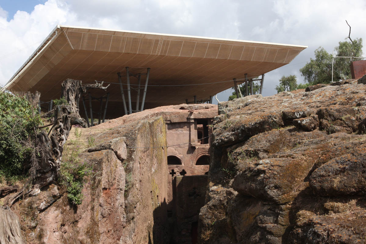 The cluster of 13 medieval rock-hewn churches and chapels in the center of Lalibela function as a living shrine to King Lalibela, the saint that legend has it excavated the churches with the assistanc