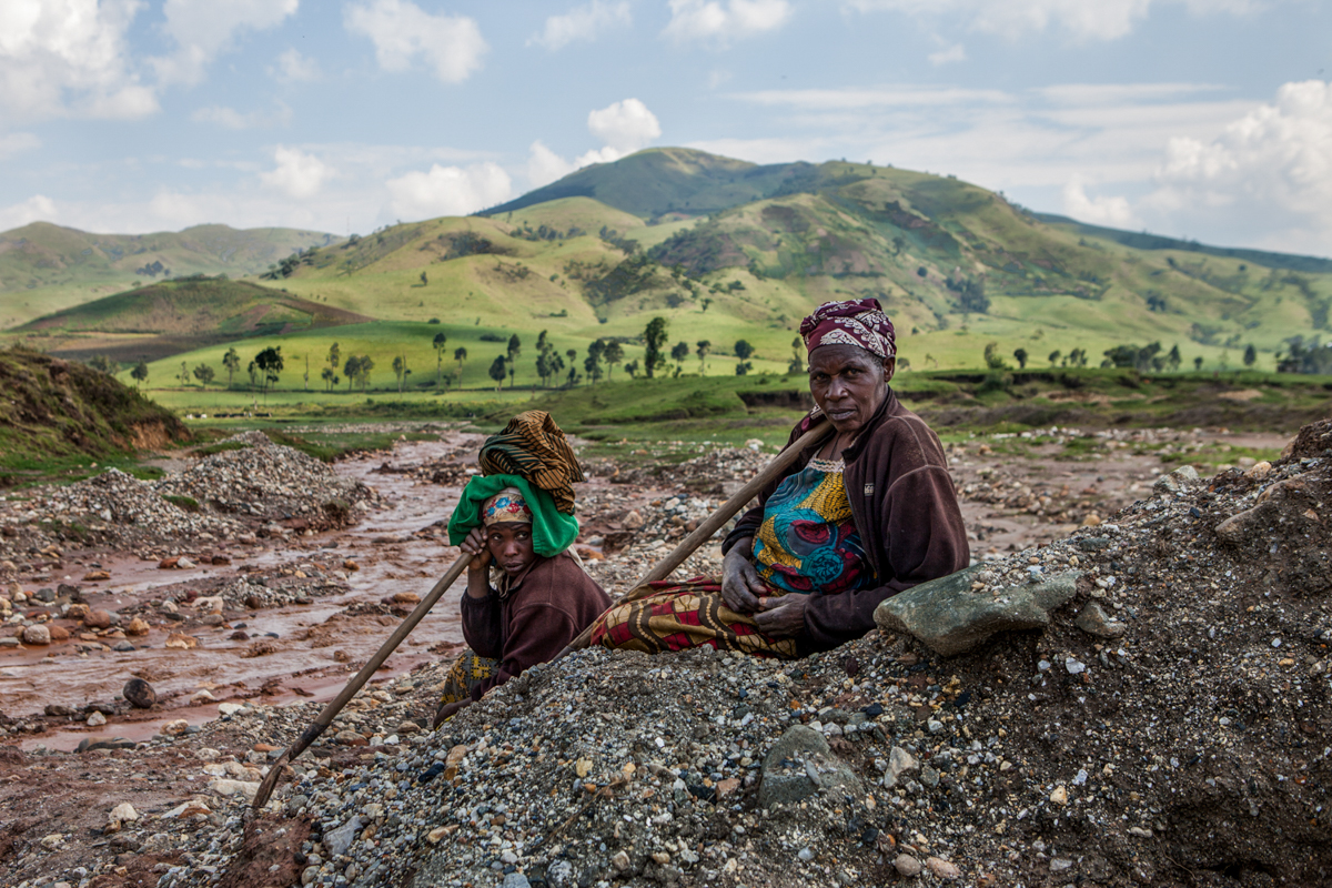 Numbi is popular for the extraction of tourmaline, such as a gemstone subjected to intense smuggling between the two eastern provinces of South and North Kivu, as it escapes all forms of traceability.