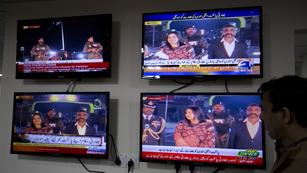 Pakistan has handed pilot Abhinandan Varthaman over to Indians at the Wagah border [BK Bangash/AP]