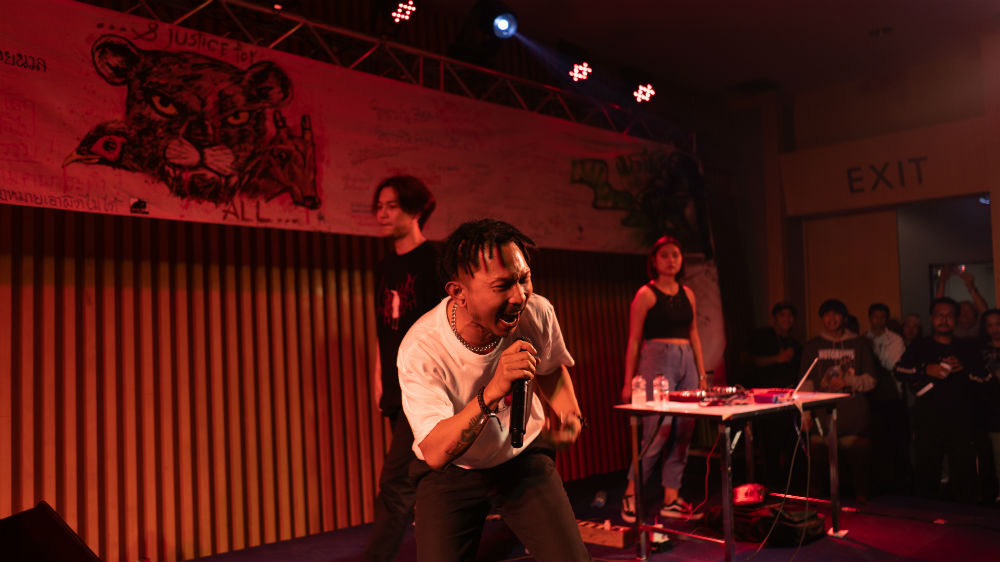 Thai group Rap Against Dictatorship perform their hit song in downtown Bangkok [David Boyle/Al Jazeera]