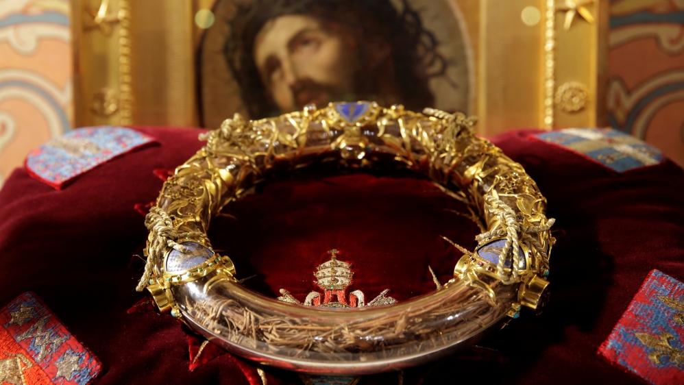 The Holy Crown of Thorns is displayed during a ceremony at Notre Dame Cathedral in Paris [FIle: Philippe Wojazer/Reuters]