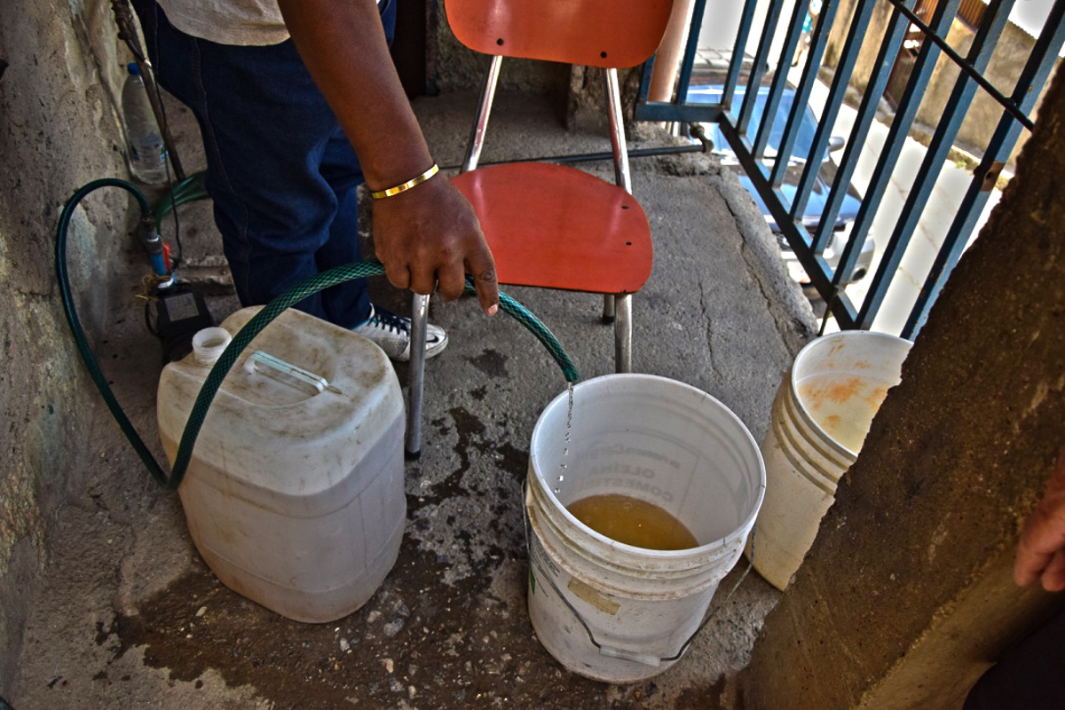 But despite water being available in some areas, many times when it reaches they don’t come in clean conditions. Citizens spend hours trying to find clean resources [Elizabeth Melimopoulos/