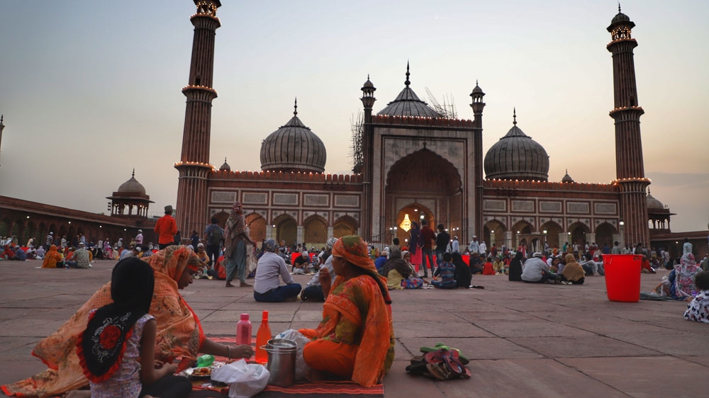 Families around Old Delhi's Jama Masjid love breaking their fast in the historic mosque [Nasir Kachroo/Al Jazeera]
