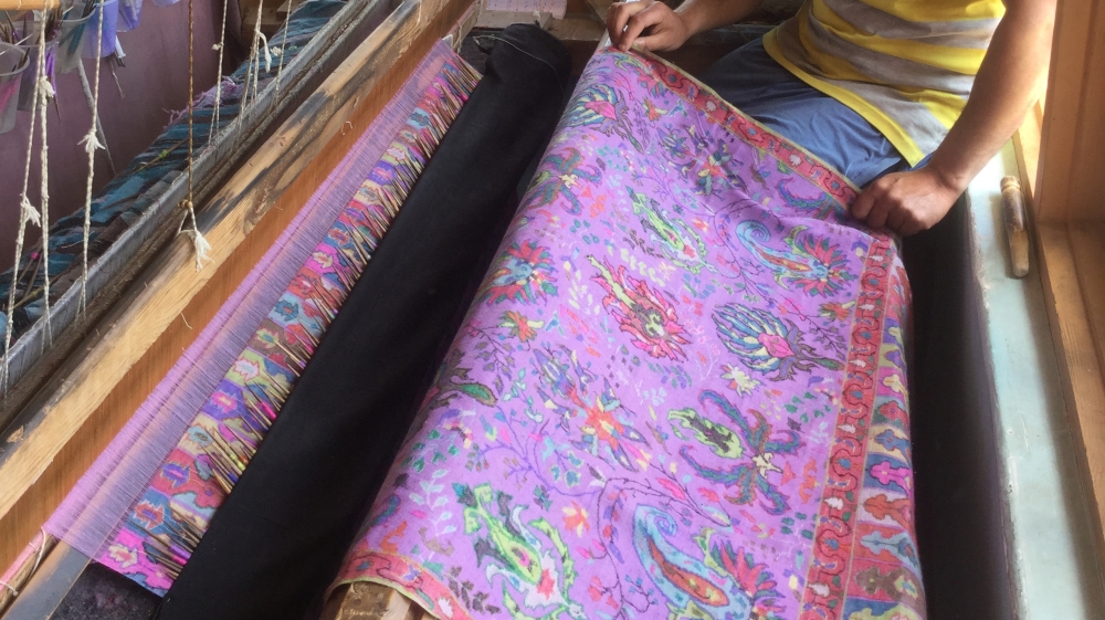 Kashmir shawl maker