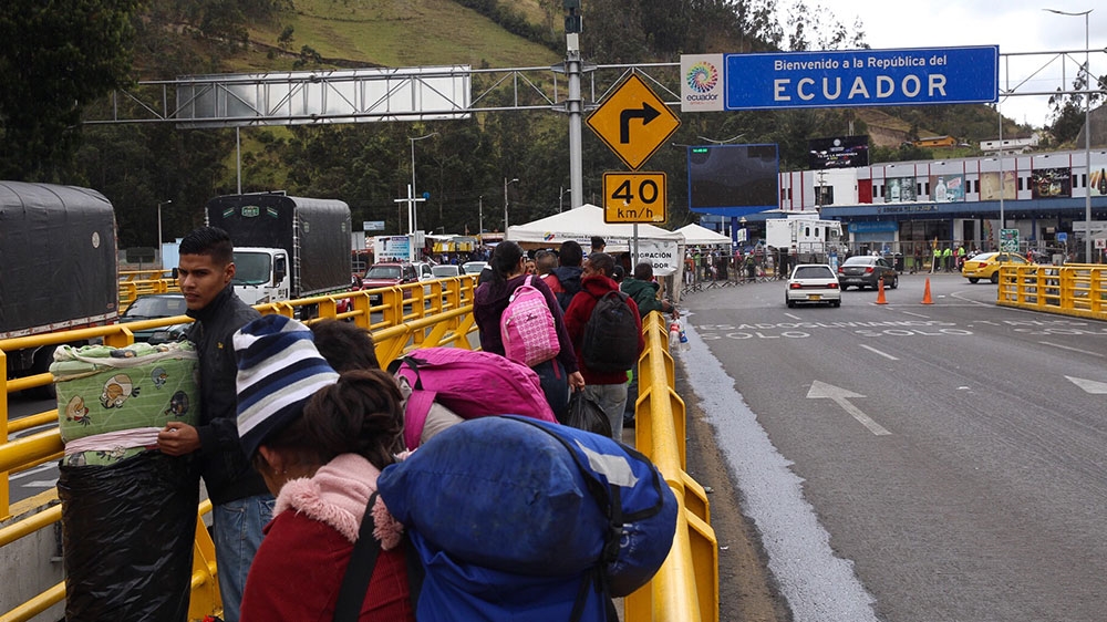 Venezuelans race to Ecuador [Pu Ying Huang/Al Jazeera]