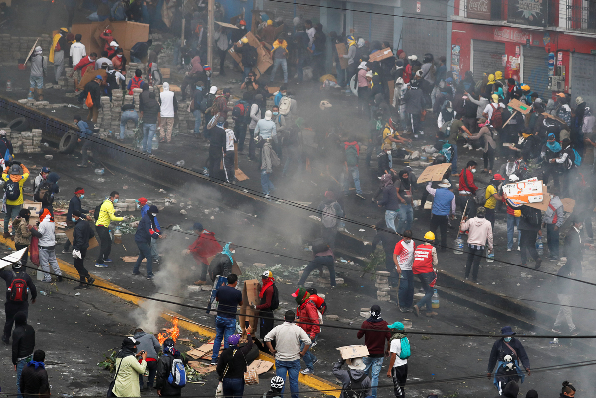 People take part in a protest against Ecuador''s President Lenin Moreno''s austerity measures in Quito, Ecuador October 12, 2019. REUTERS/Carlos Garcia Rawlins