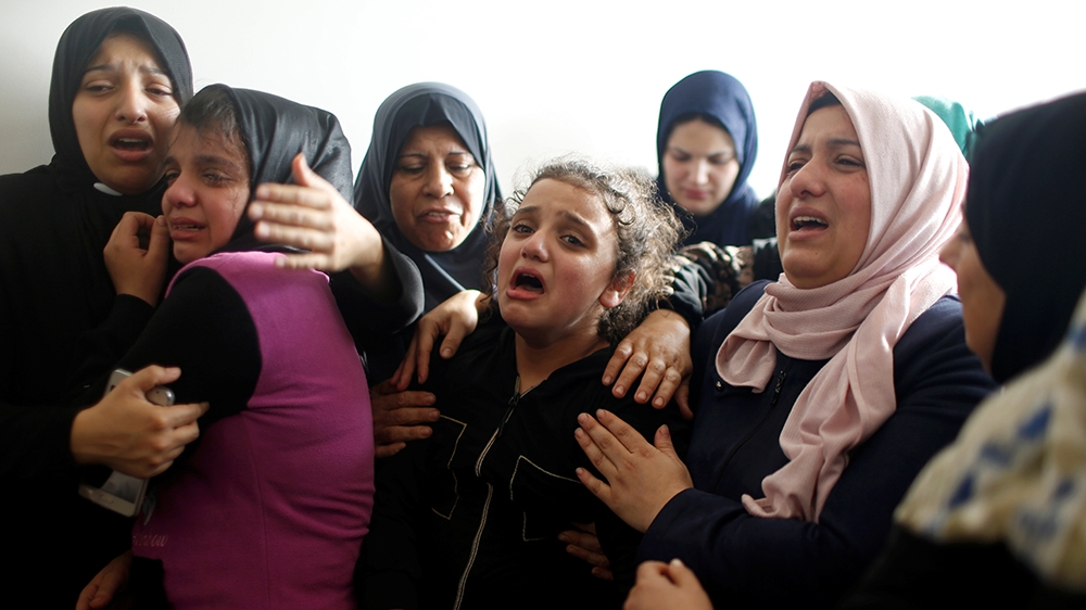 Relatives of Palestinian Islamic Jihad field commander Baha Abu Al-Atta mourn during his funeral in Gaza City November 12, 2019. REUTERS/Mohammed Salem