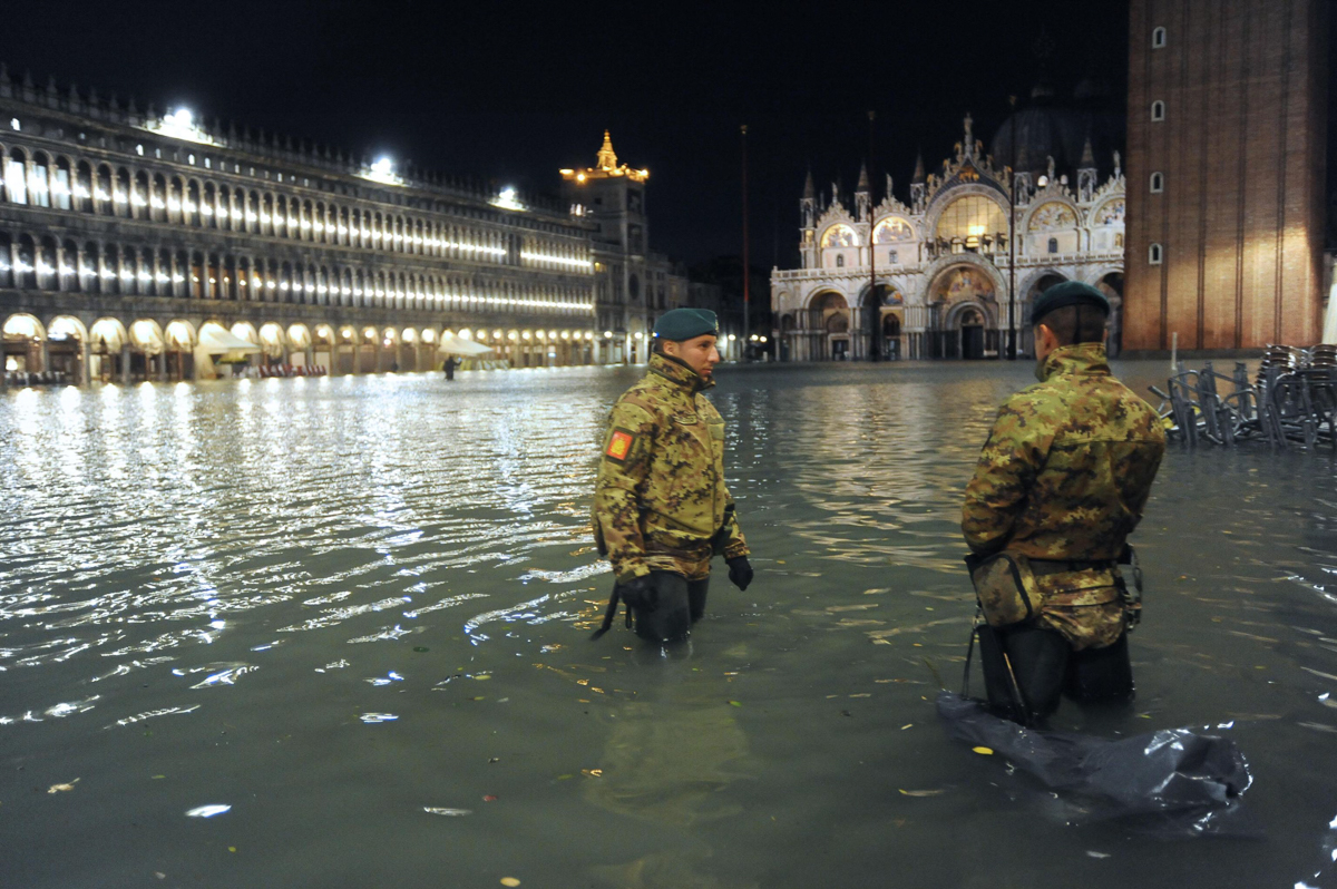 epa07991915 General view of the extreme floodwaters in Venice, Italy, 12 November 2019. The high tide has already reached the level of 1,87 meter above sea level. EPA-EFE/ANDREA MEROLA BEST QUALITY A