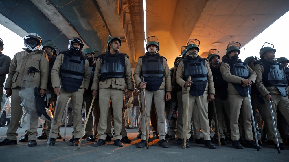 Police in riot gear keep watch during a protest against a new citizenship law, in Seelampur area of Delhi, India, December 20, 2019. REUTERS/Danish Siddiqui