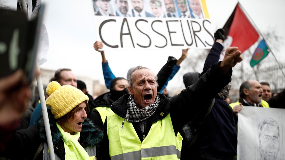 yellow vest