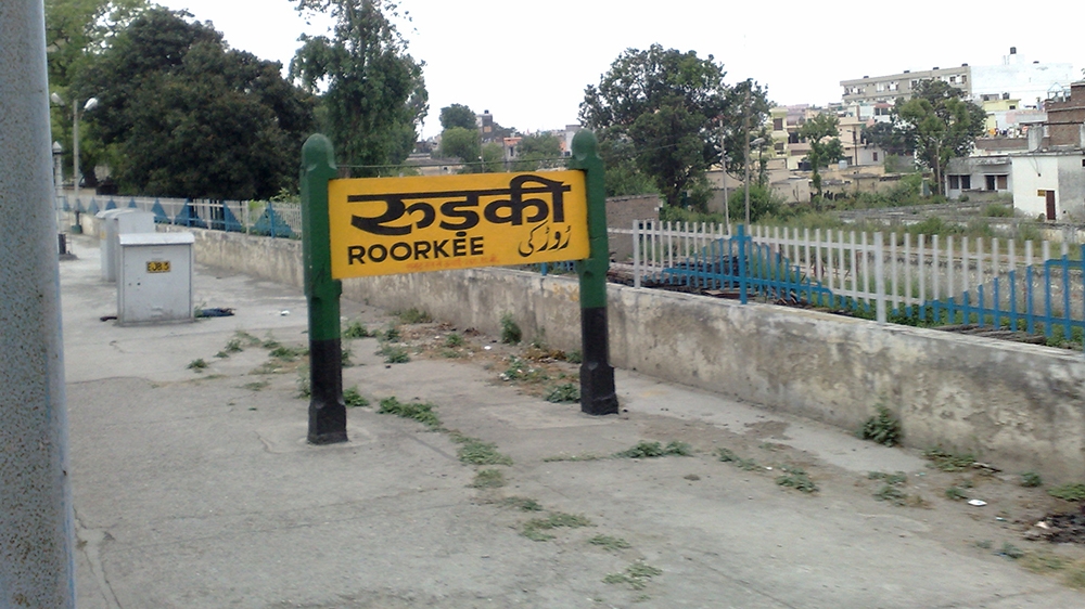 Roorkee railway station - Station board [Wikimedia Commons]