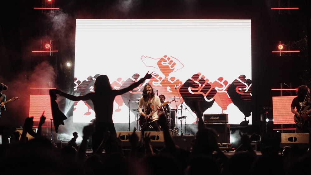 Balinese rockers campaign to save the island from sinking - Navicula Robi