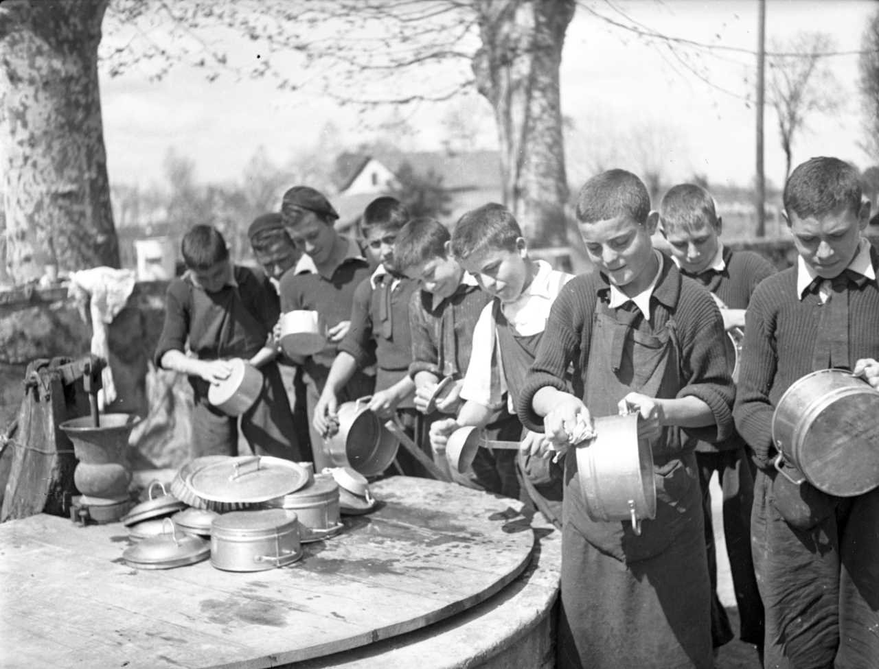 Spanish civil war refugees - Alasdair Fotheringham