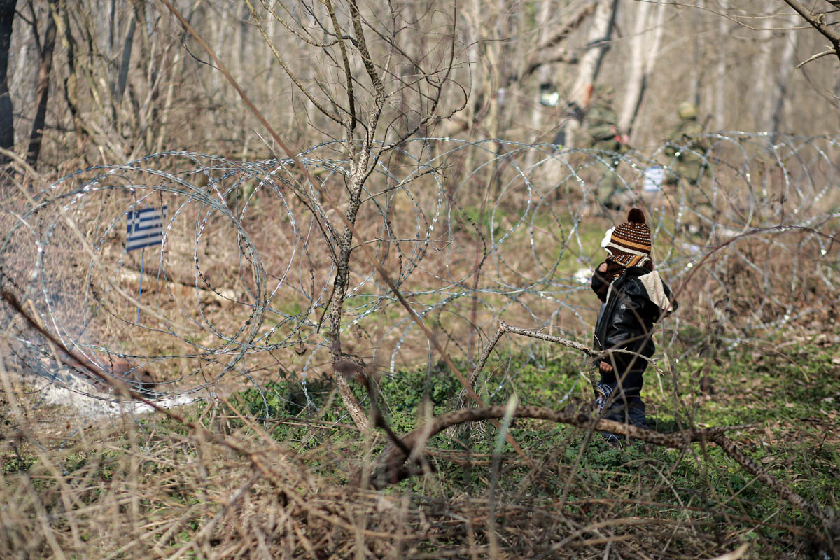 Refugees head to Greece as Turkey opens gates [Hosam Salem/Al Jazeera]
