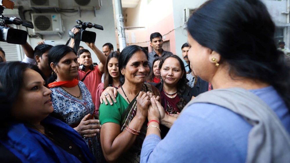 Asha Devi (C), the mother of a gang-rape victim, India