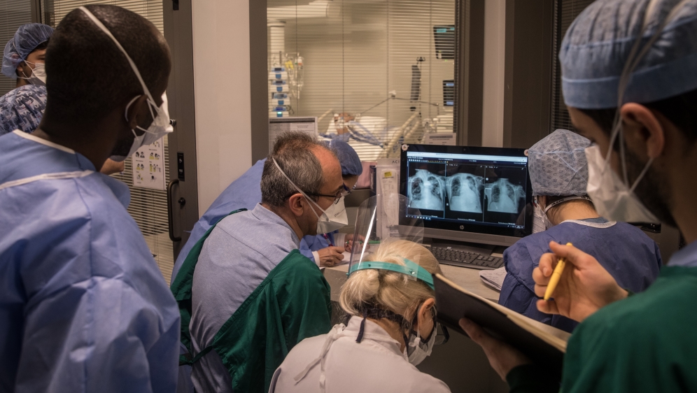 An Istanbul Hospital ICU Adapts To Fight Coronavirus Outbreak