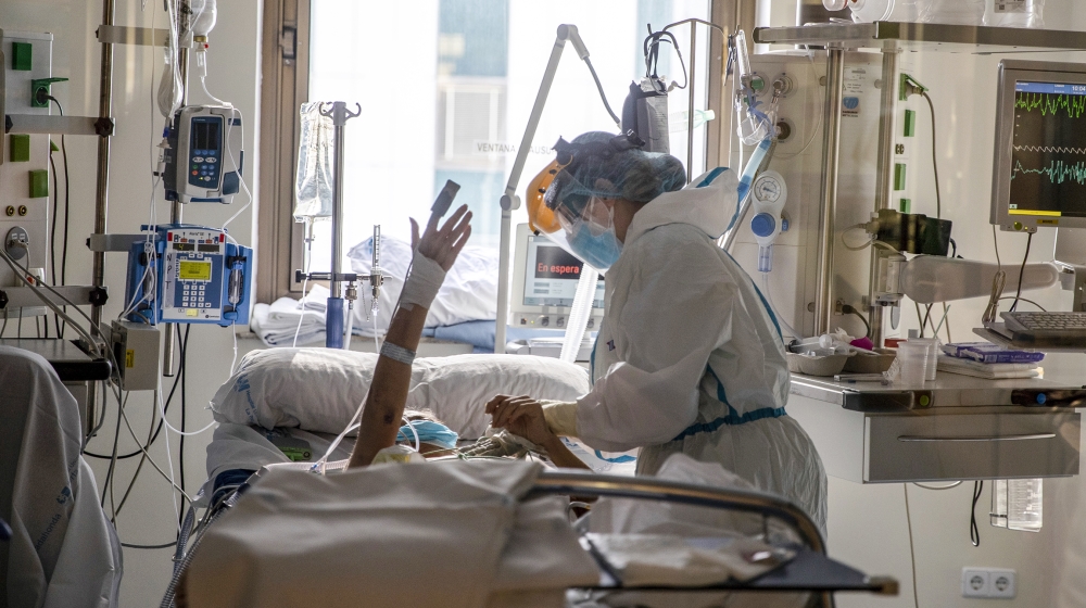 Healthcare workers assist a COVID-19 patient at one of the intensive care units (ICU) of the Ramon y Cajal hospital in Madrid, Spain, Spain, Friday, April 24, 2020. (AP Photo/Manu Fernandez)