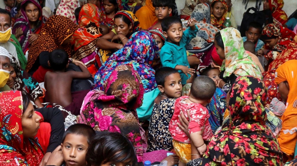 People gather at a Cyclone Centre for protection before the cyclone Amphan makes its landfall in Gabura outskirts of Satkhira district, Bangladesh May 20, 2020. REUTERS/Stringer