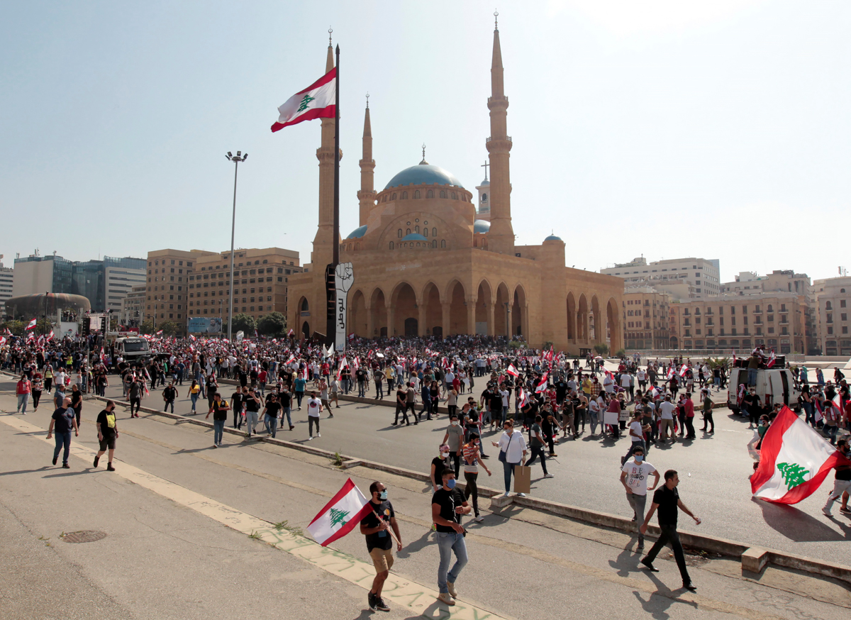 Demonstrators gather as they hold Lebanese flags during a protest against the government performance and worsening economic conditions, in Beirut, Lebanon June 6, 2020. REUTERS/Aziz Taher