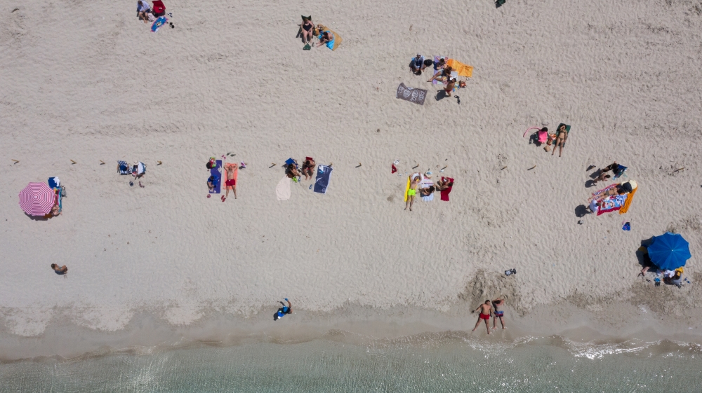 Beaches in Izmir during 1st weekend without restrictions since April 10