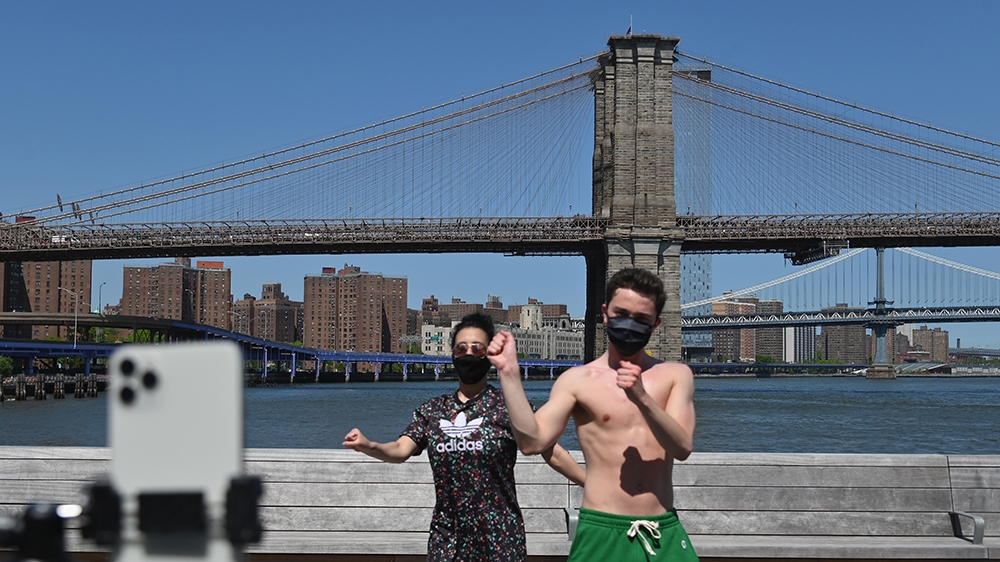 Actor Marie Zaccagnino (L) and musican Sean Sheridan