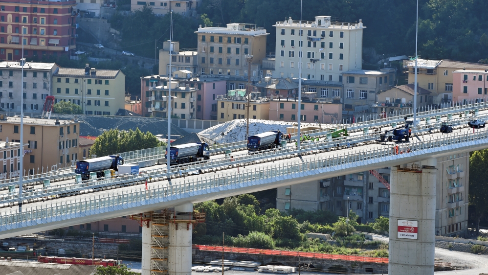 Static testing operations on the new Genoa bridge