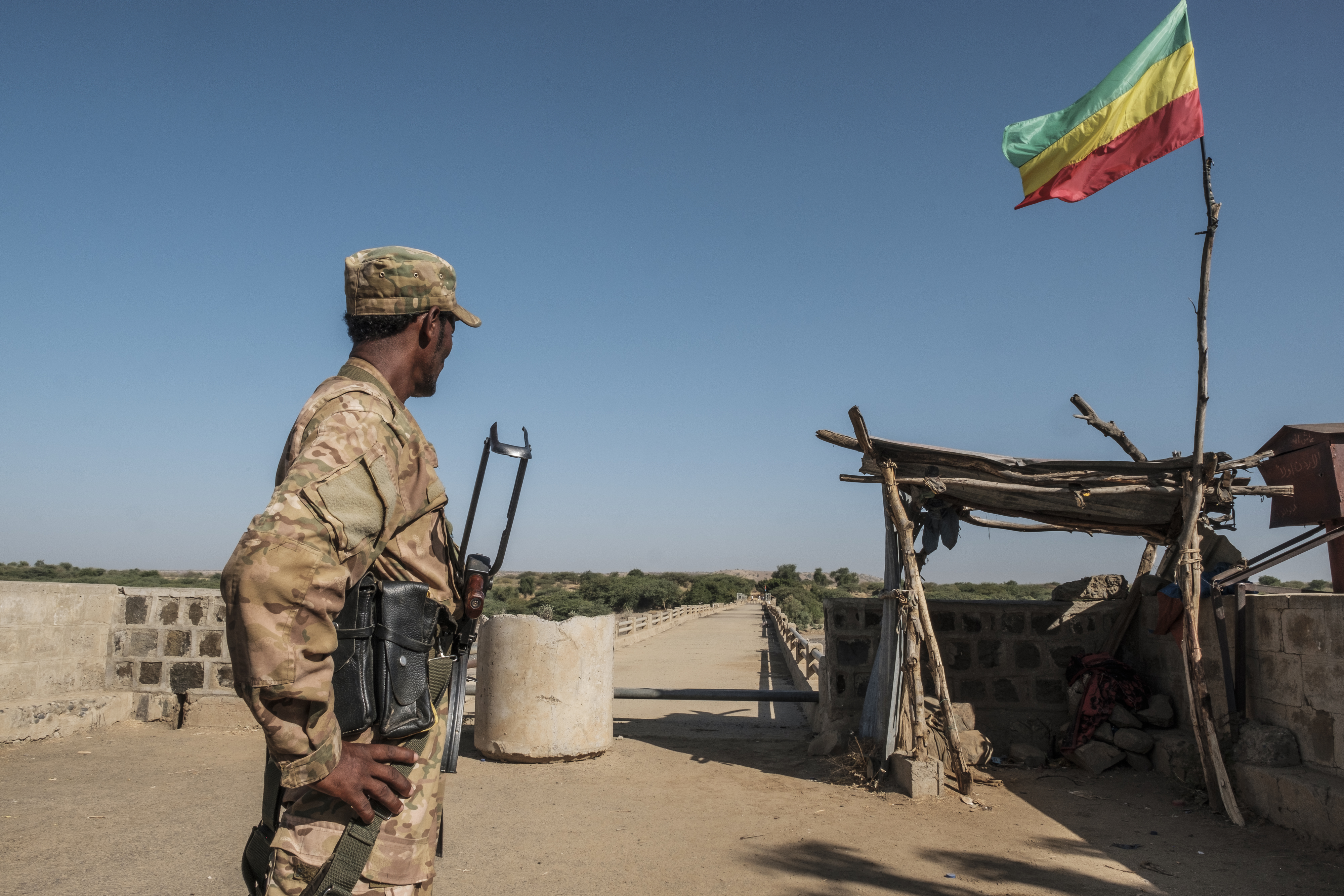 A member of the Amhara Special Forces watches on at the border crossing with Eritrea while where an Imperial Ethiopian flag waves, in Humera, Ethiopia, on November 22, 2020. [Eduardo Soteras/AFP]