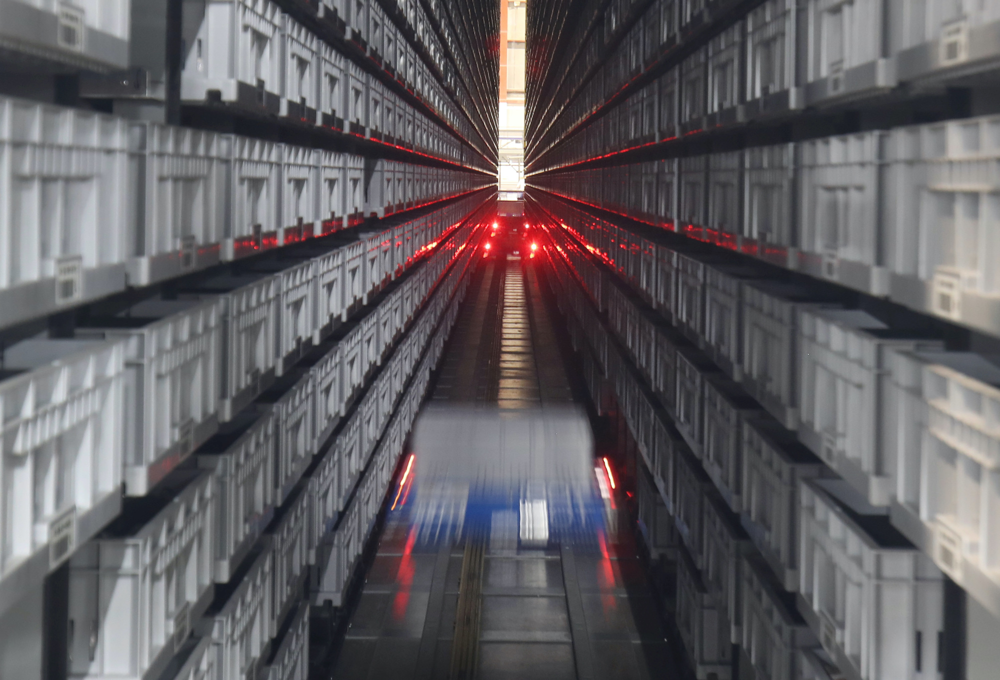 Automated robots fetch merchandise from aisles at the Hudson's Bay Company distribution centre in Toronto, Ontario, Canada May 29, 2017 [Fred Thornhill/Reuters]