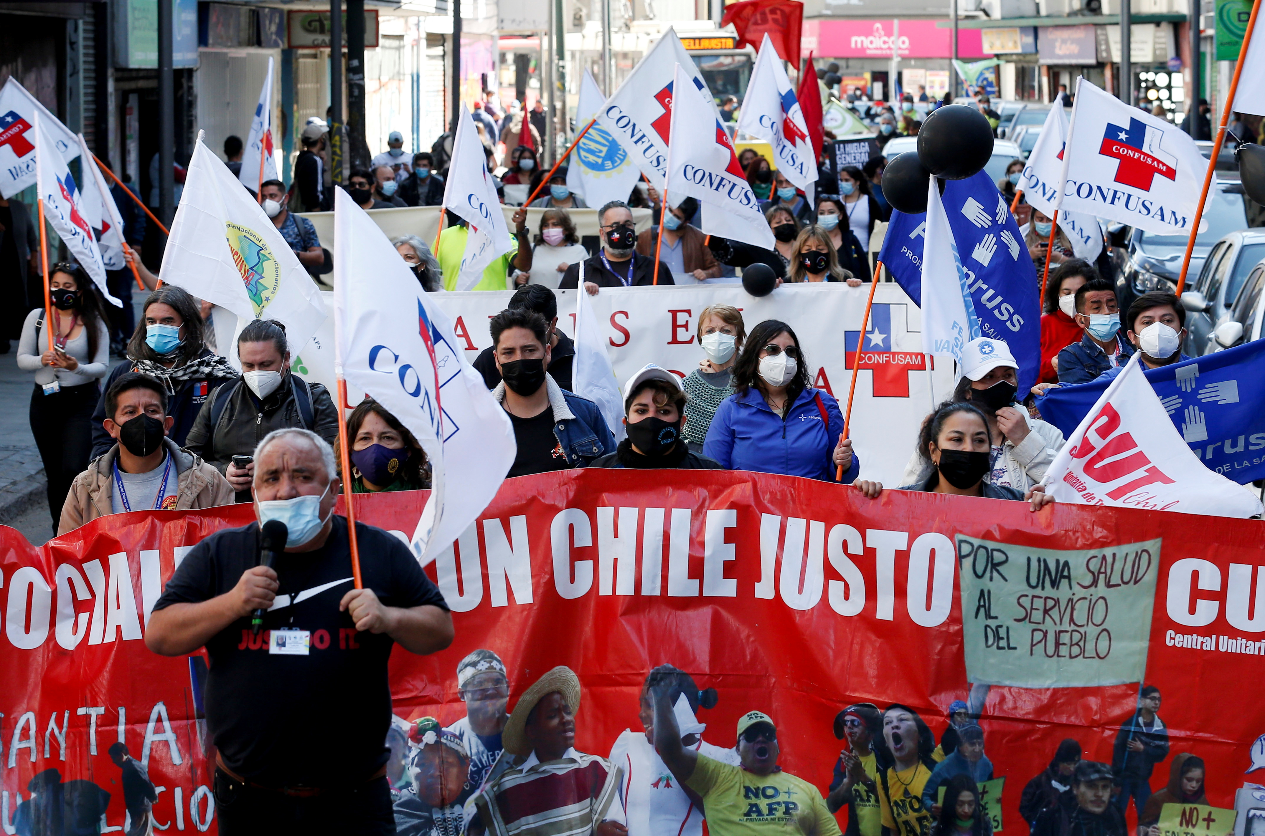 Demonstrators in Valparaiso take part in a rally called by Chile's Central Union of Workers to demand better pay and working conditions [Rodrigo Garrido/Reuters]