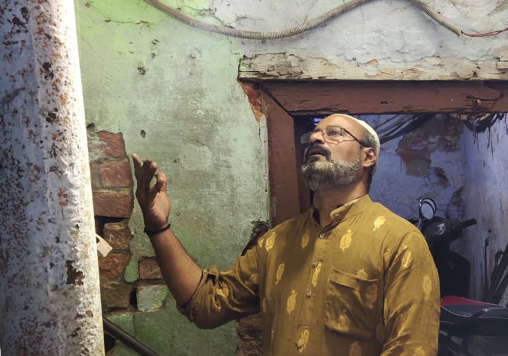 Fared Ahmed, a 'munaadi' who wakes up people for suhoor in Old Delhi [Nilima Pathak/Al Jazeera]