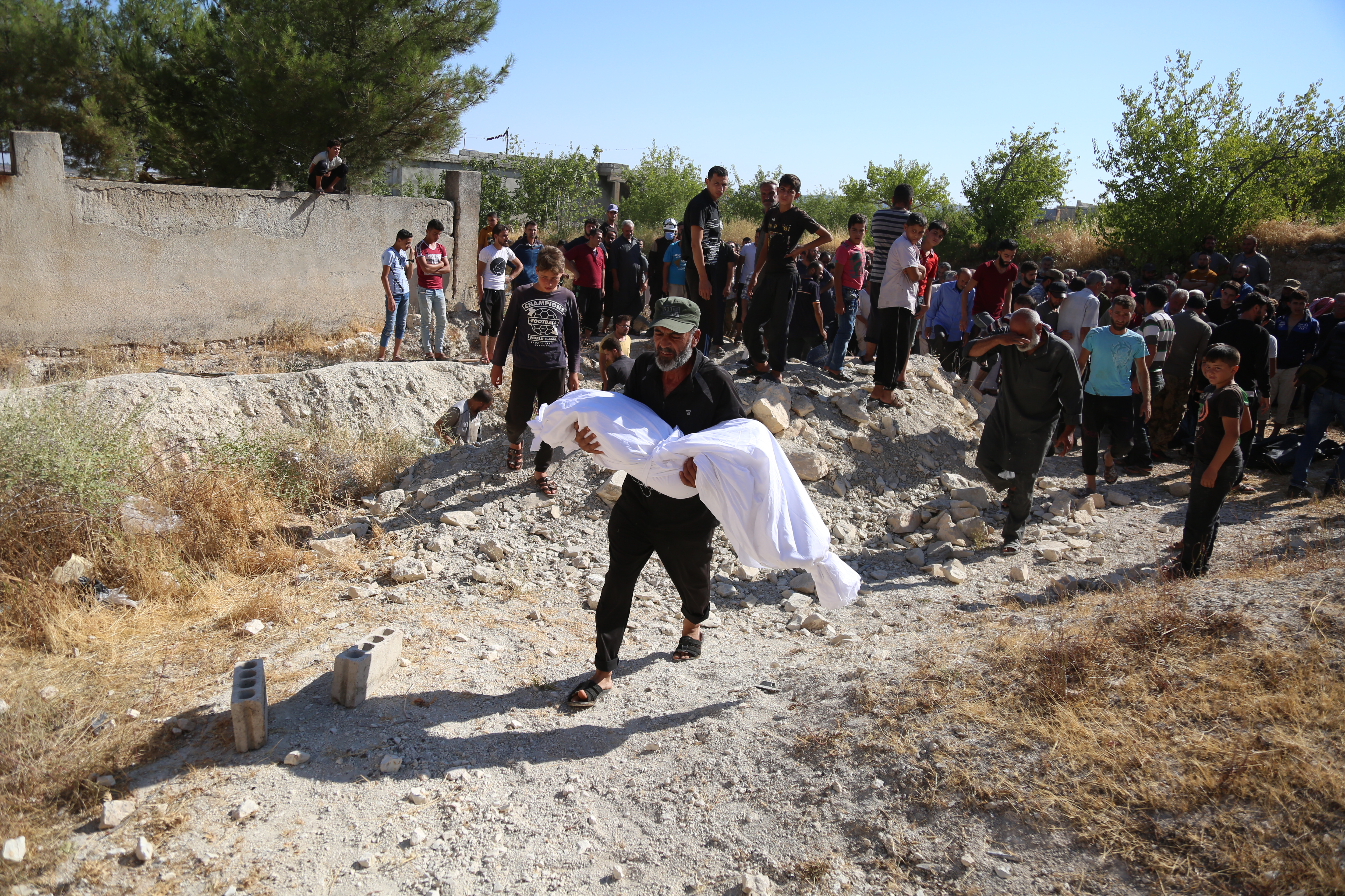 Pro-al-Assad forces are seeking to take control of strategically located Jabal al-Zawiya, making it easier for them to oversee the opening of the M4 highway [Ali Hajj Suleiman/Al Jazeera]