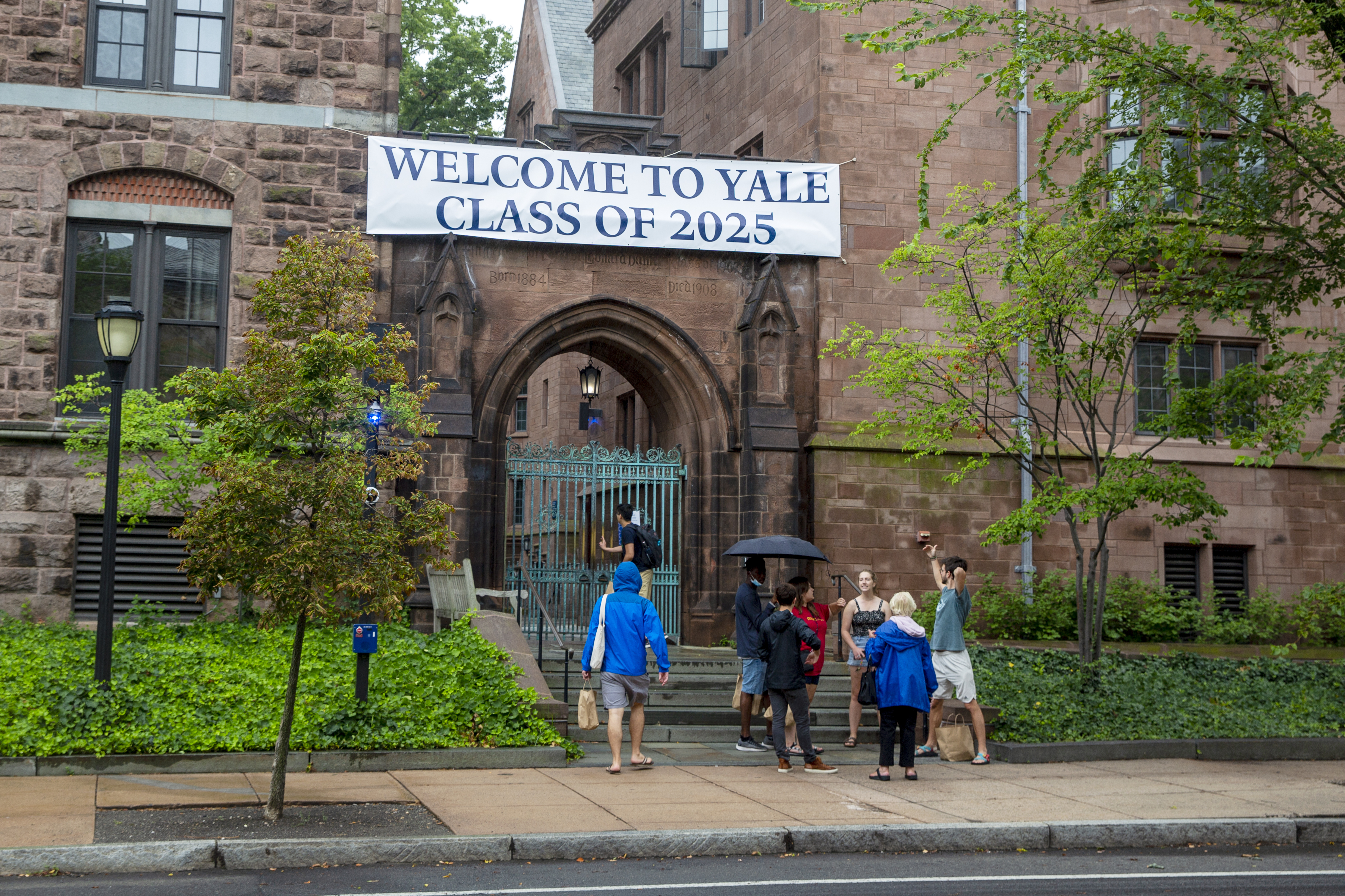 More than 1,000 United States colleges and universities are requiring students, employees or both to be vaccinated against the coronavirus this academic year, including Yale University in New Haven, Connecticut [File: Ted Shaffrey/AP Photo]