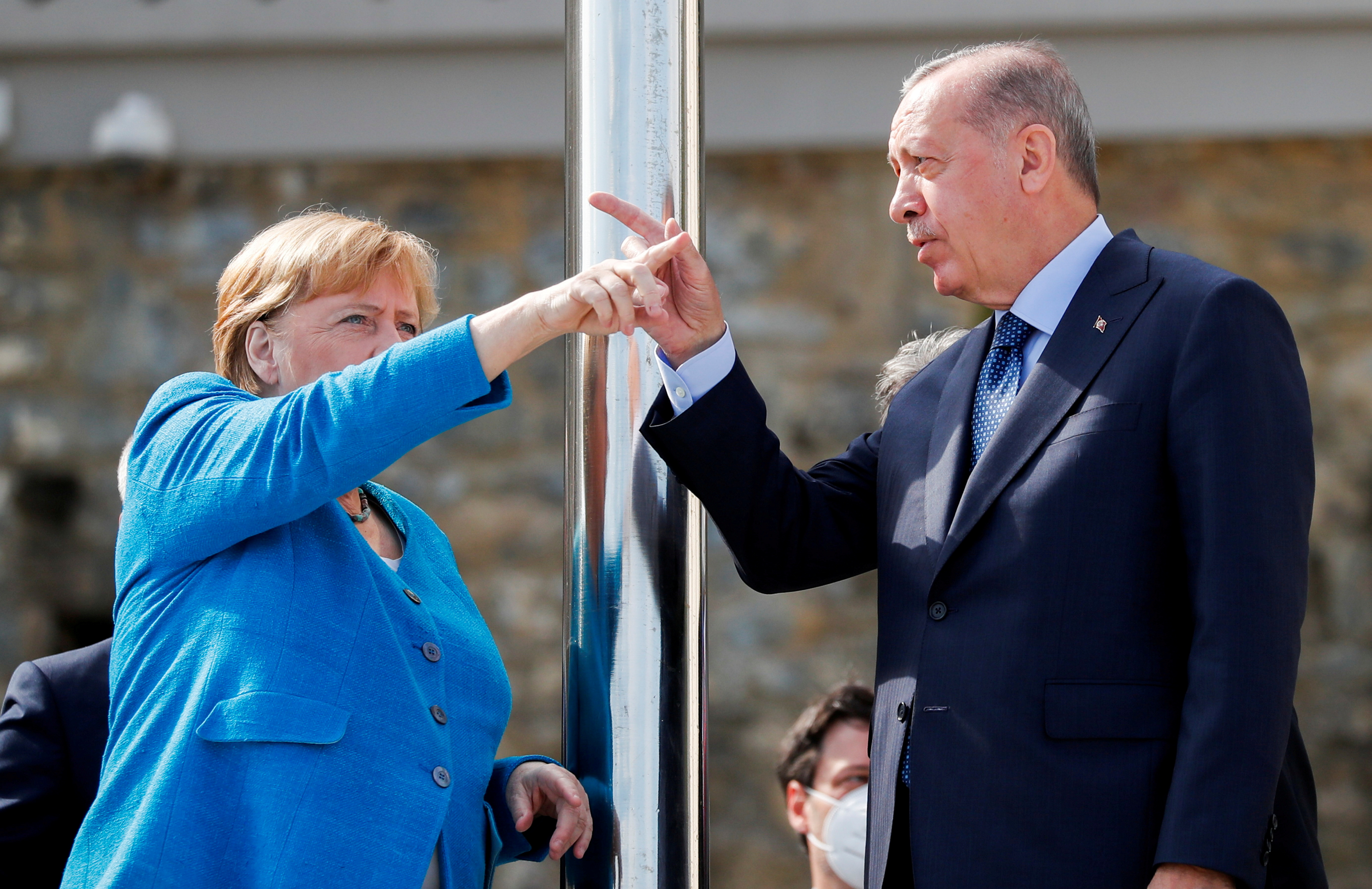 President Erdogan and Merkel chat on the balcony of Huber Mansion before their meeting in Istanbul [Murad/Reuters]