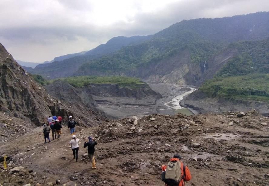 a wide view of the area of the oil spill in the Pedra Fina sector in Ecuador's amazon 