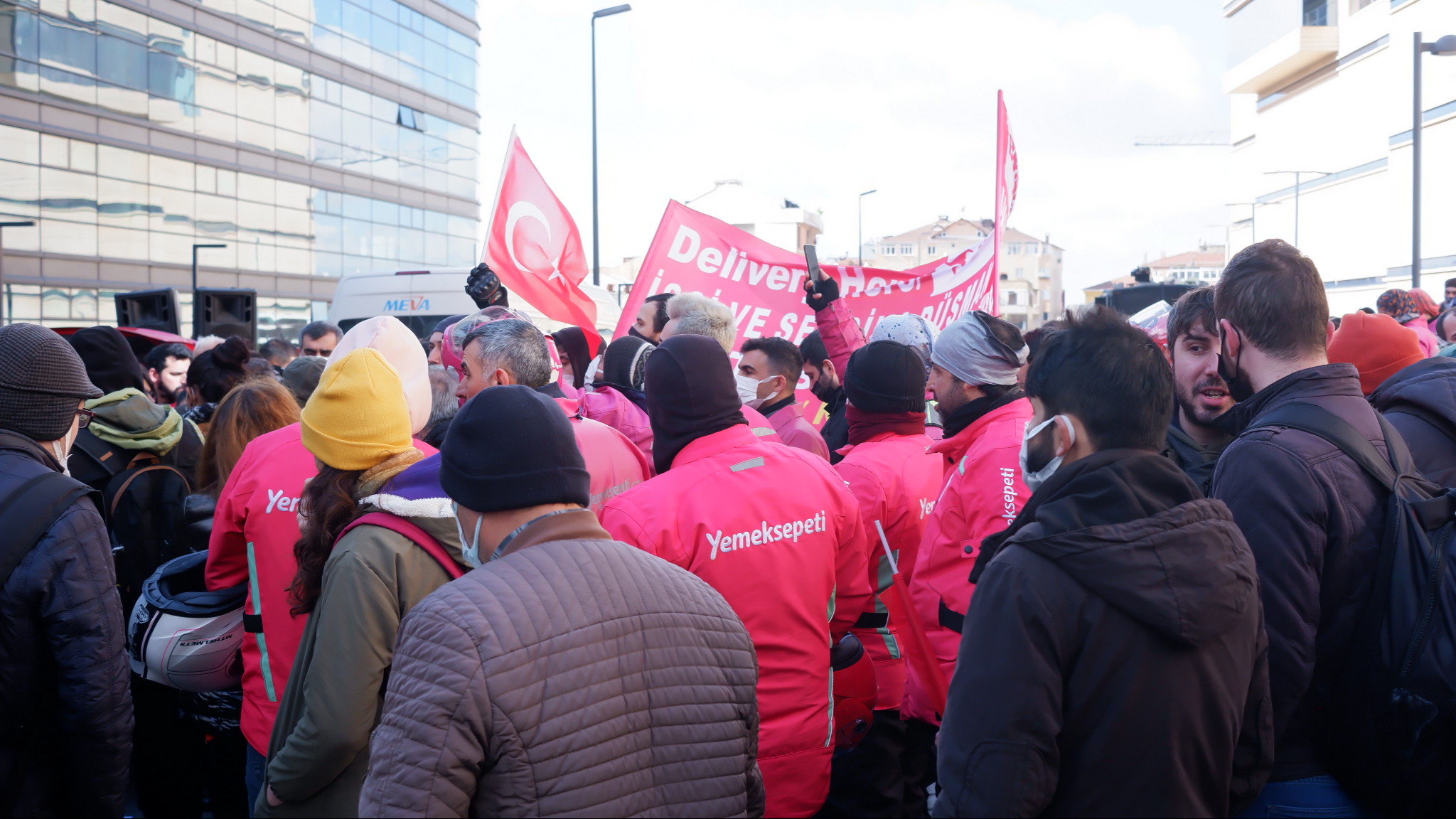 Striking workers demonstrate in front of Yemeksepeti headquarters 