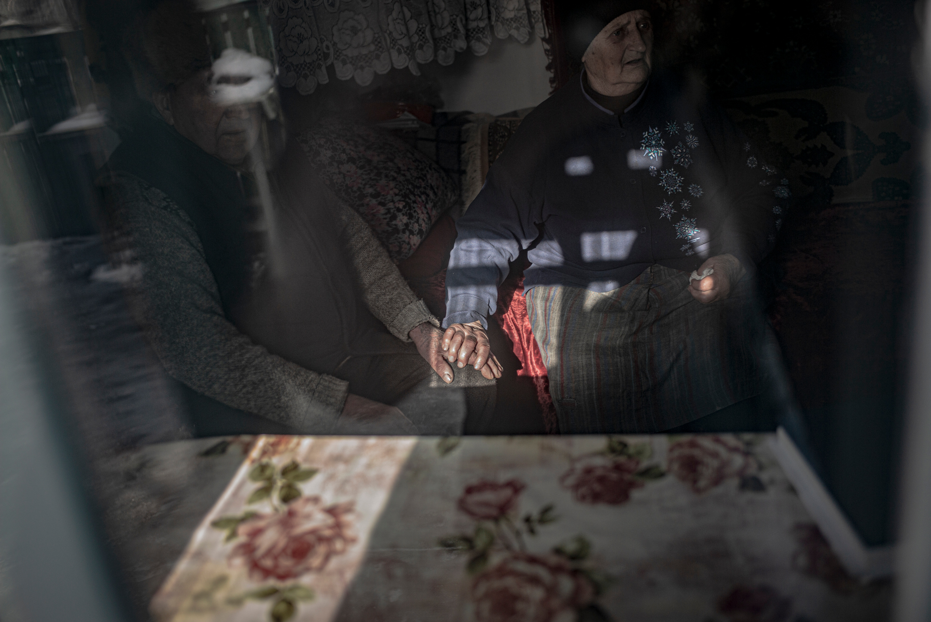 Katia, 76, does not want to leave her house in Nevelske.