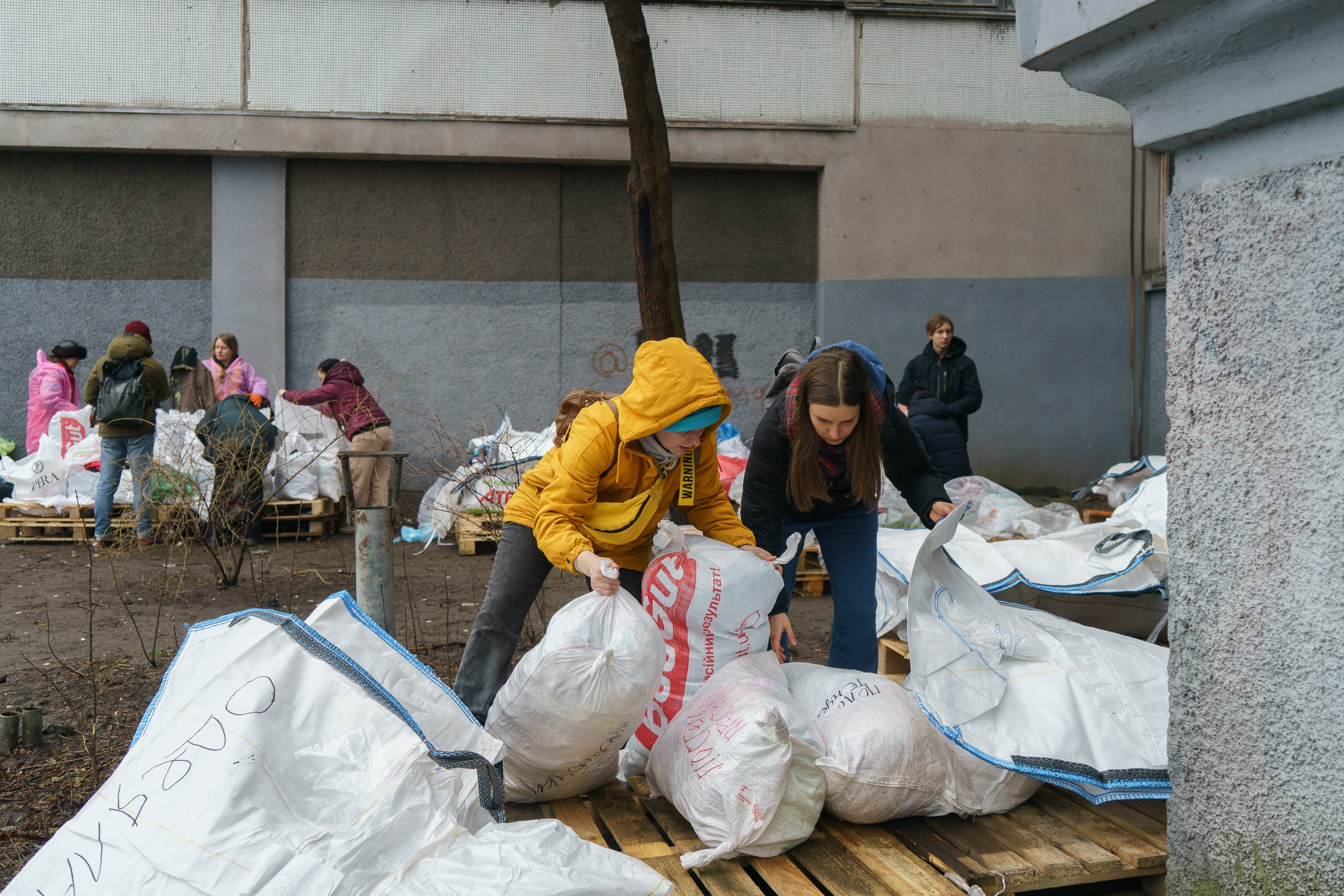 Dnipro volunteers hard at work to help those under Russian attack