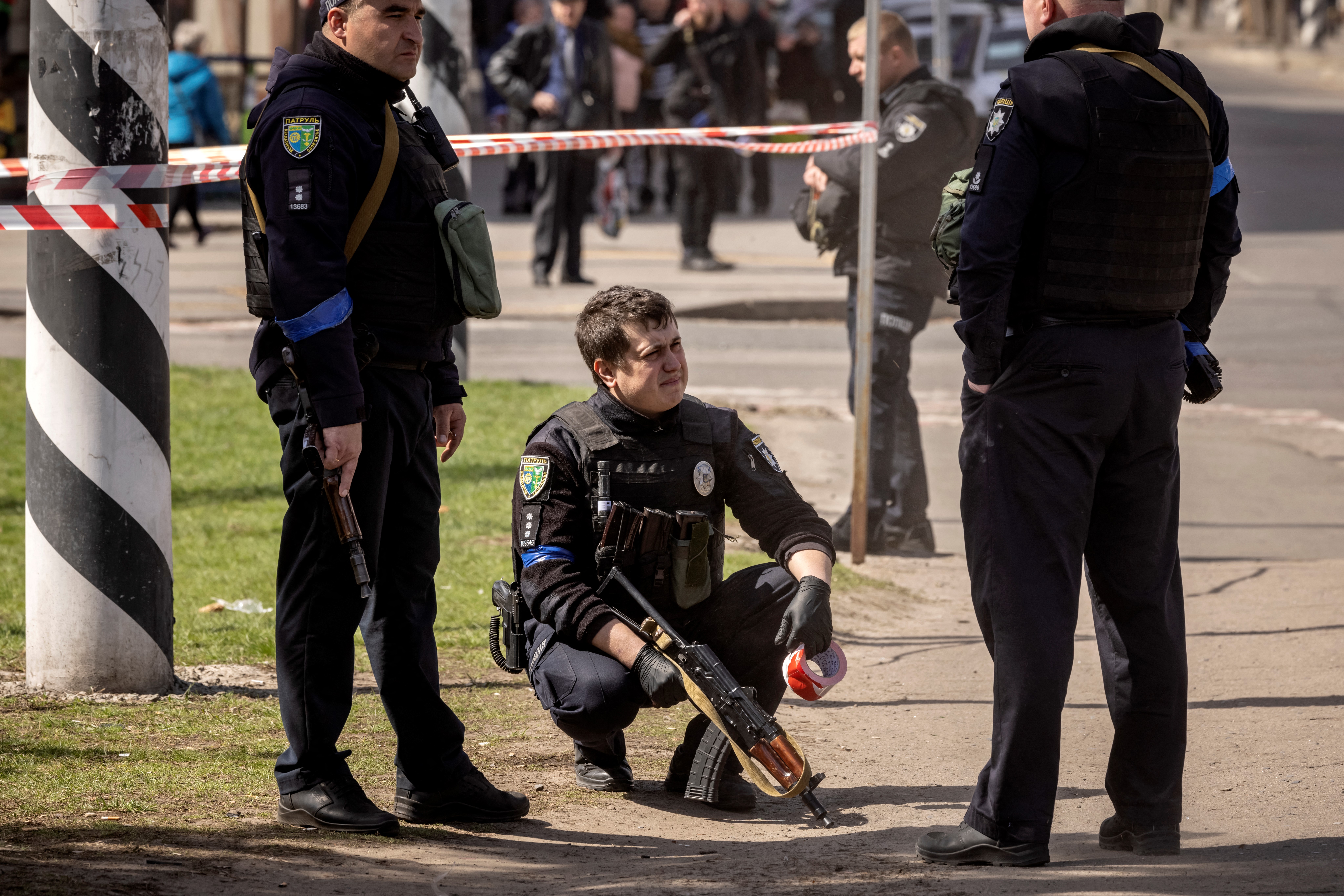 A Ukrainian police officer cries at the scene of a bombing in Kramatorsk