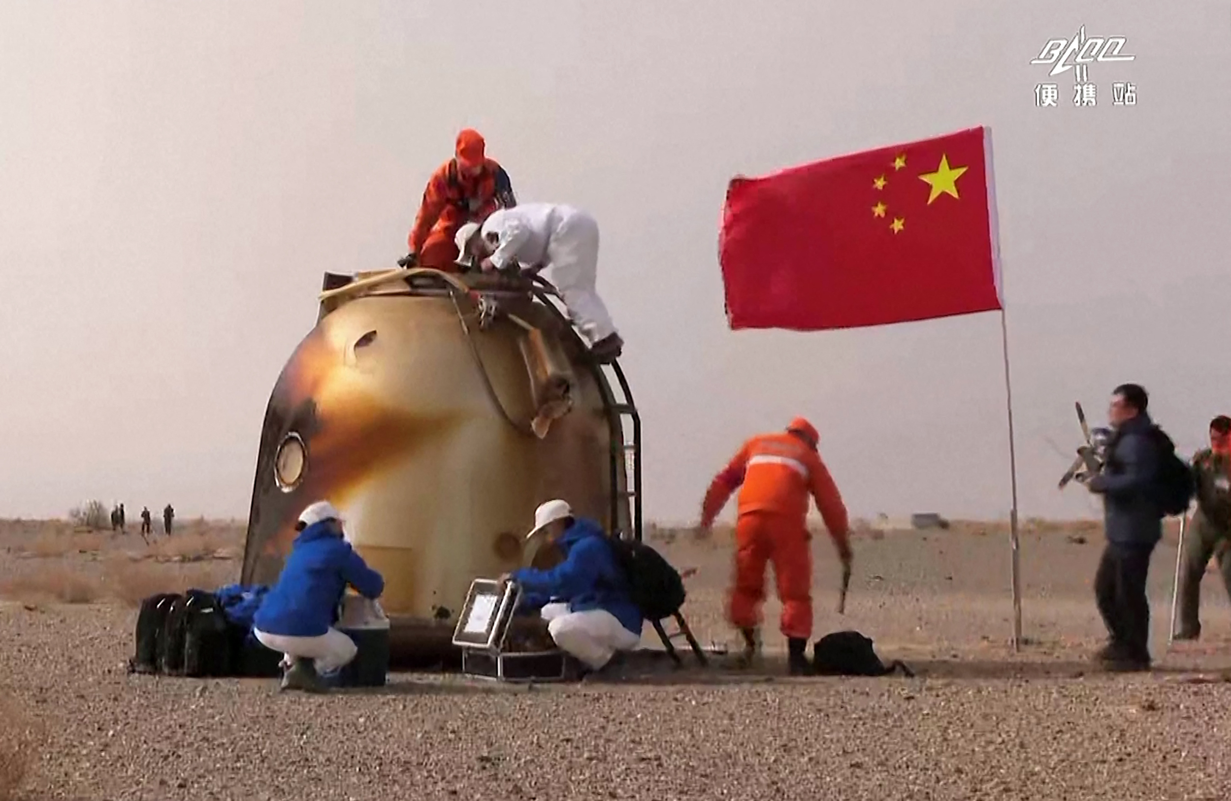 the capsule of the Shenzhou-13 spacecraft after it returned to Earth with a Chinese flag planted alongside it