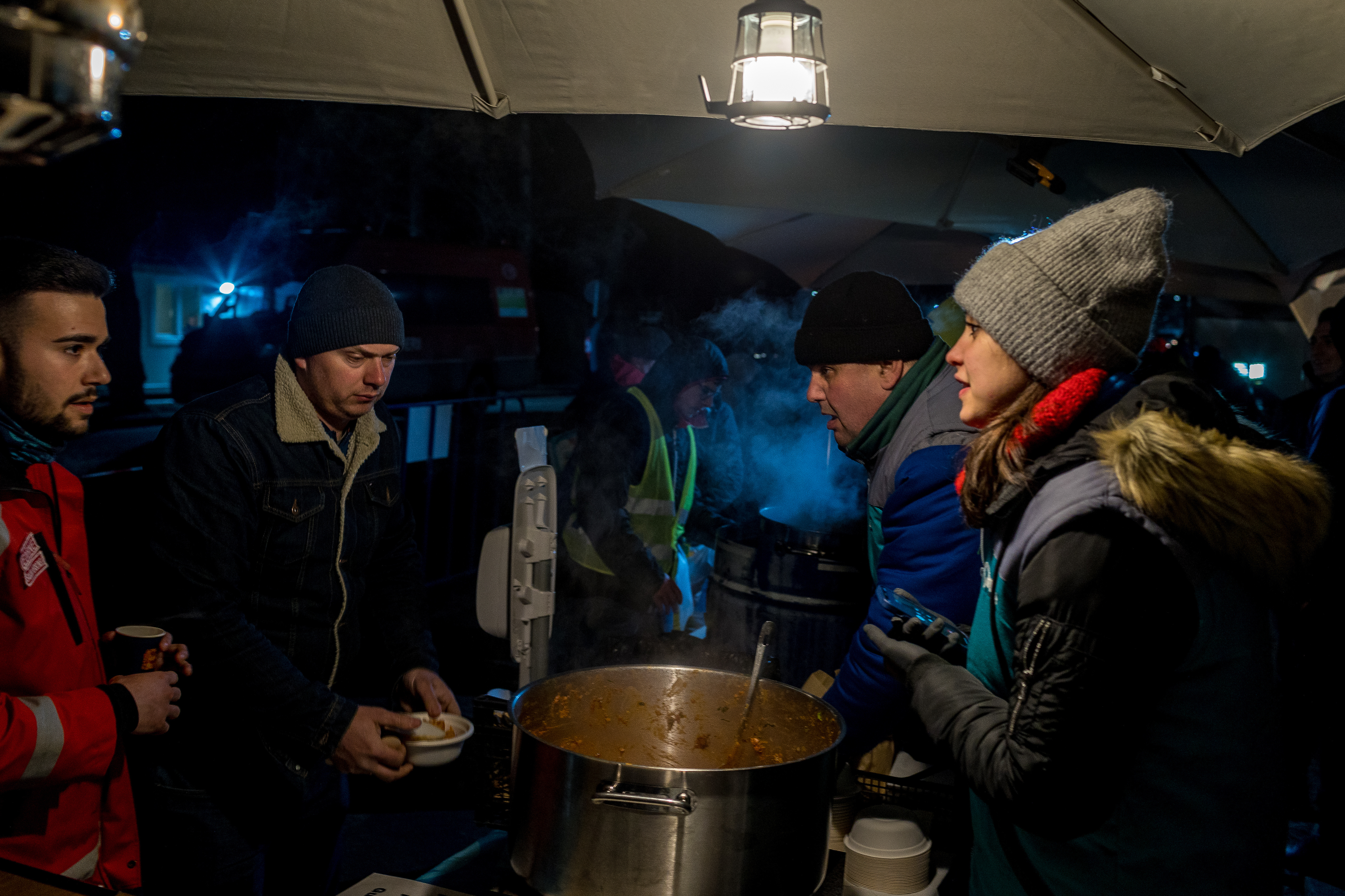 Ukrainian refugees arrive in Romania