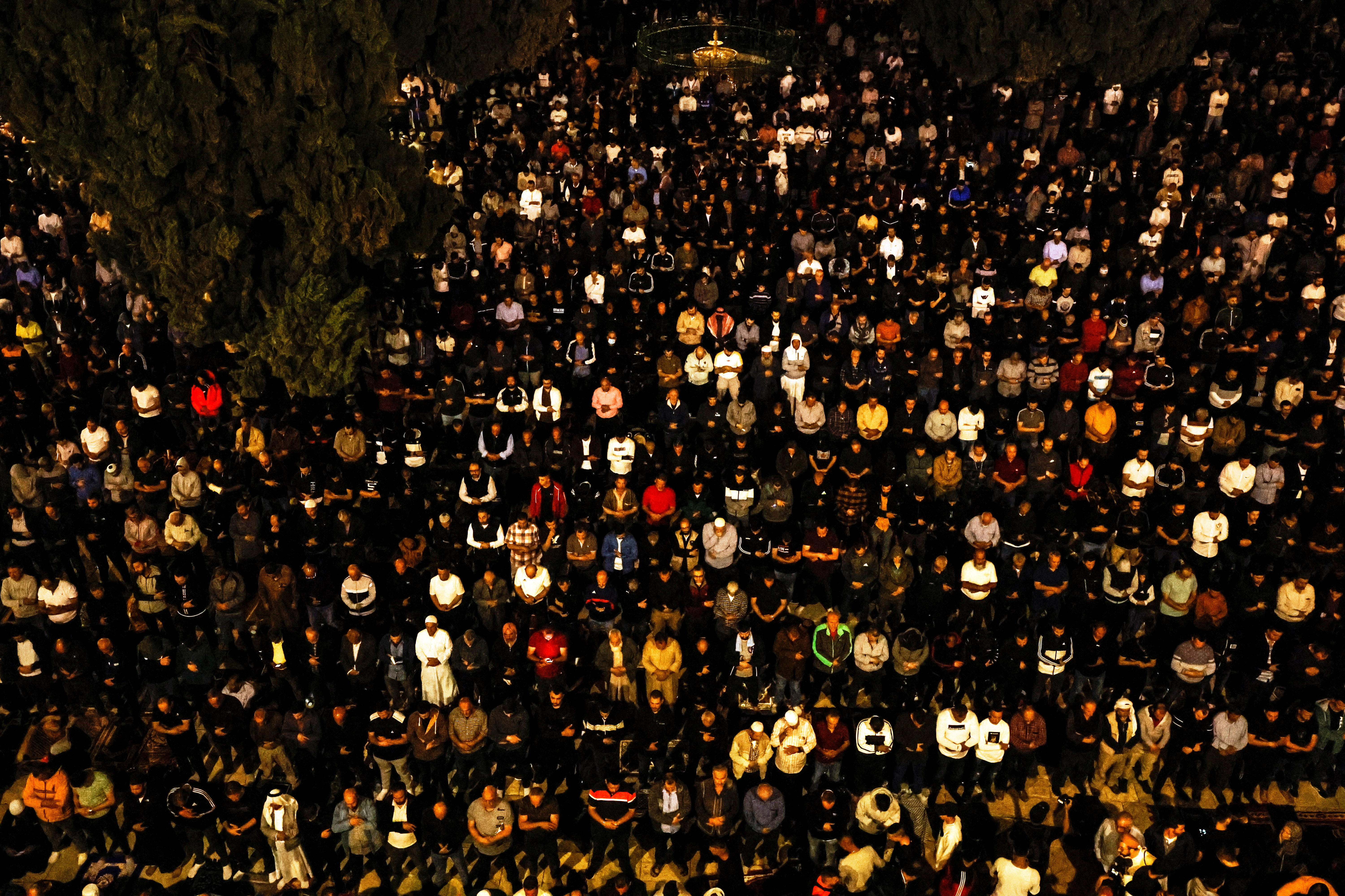 Palestinians pray on Laylat al-Qadr