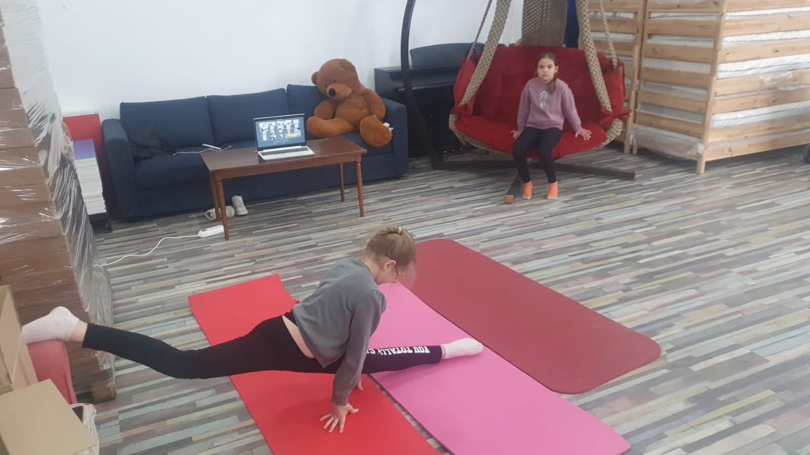 [Courtesy of Asociatia Magic]