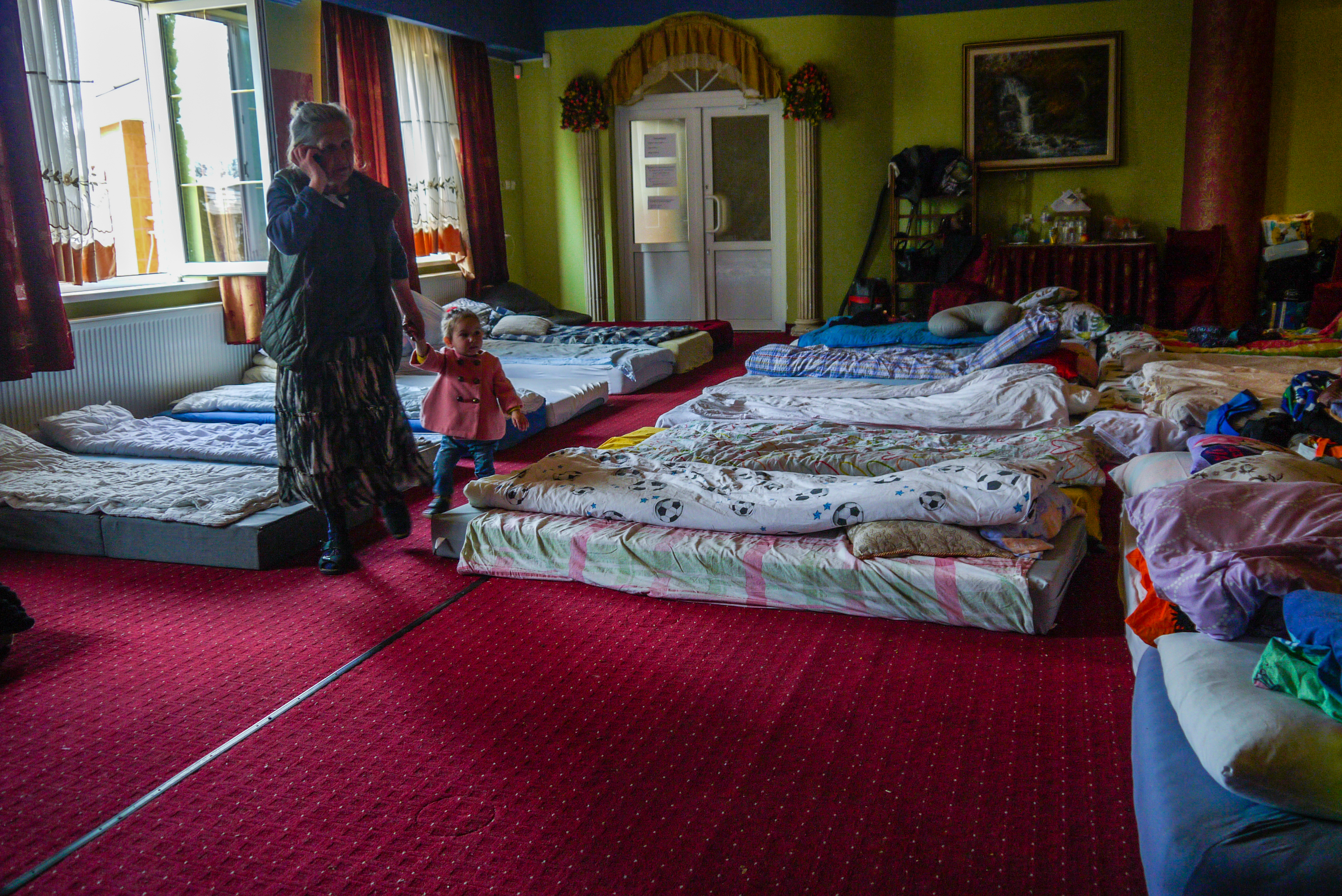 207.jpg A displaced Roma woman and child at a free shelter provided by the organization Blago in Uzhgorod, Ukraine.